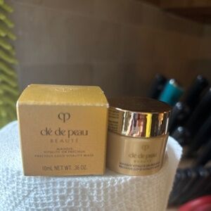 cle de peau Beauté Masque PRECIOUS GOLD VITALITY MASK